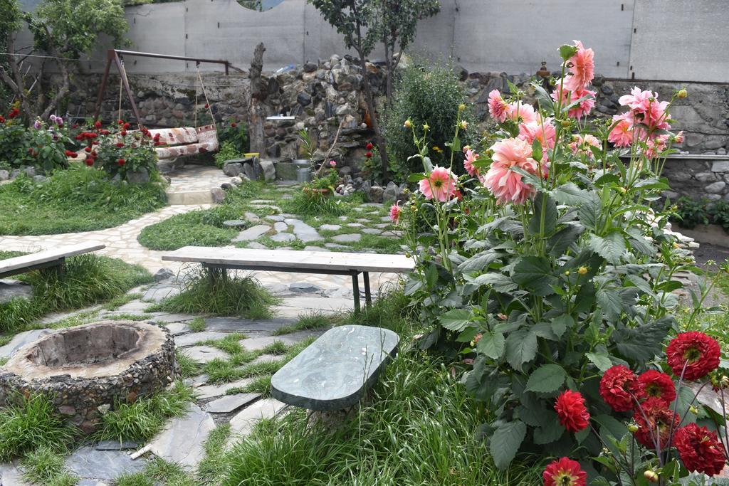 Qusha Guesthouse Meeting In The Mountains And Views Stepantsminda Exterior photo